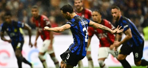 El clásico de la 'madonnina' se tiñó de azul con Inter. / Foto: AFP.