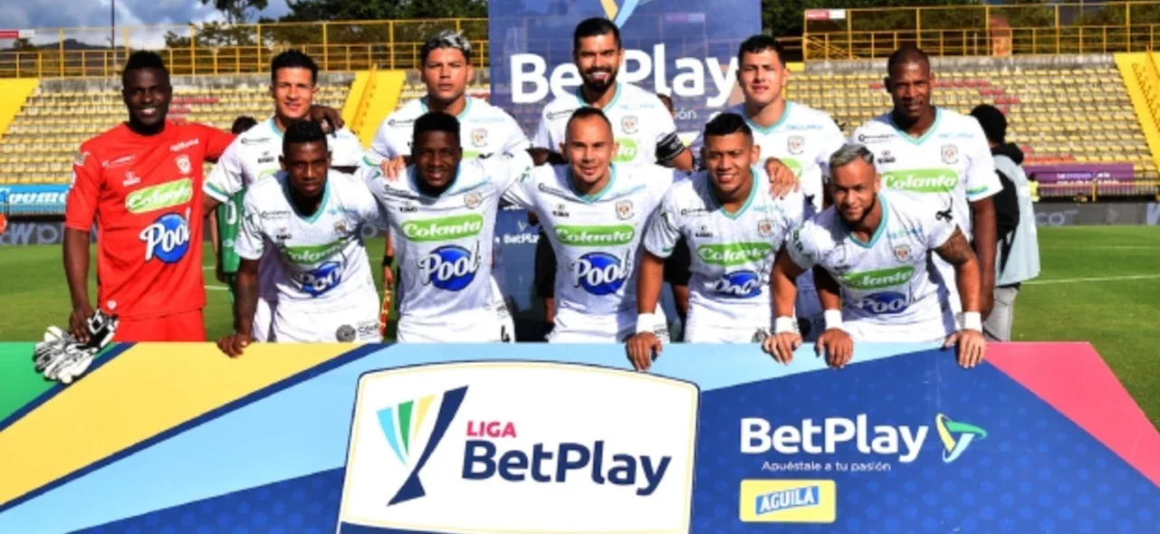 Mira la atajada de Jaguares ante Equidad. / Foto: Vizzorimage.