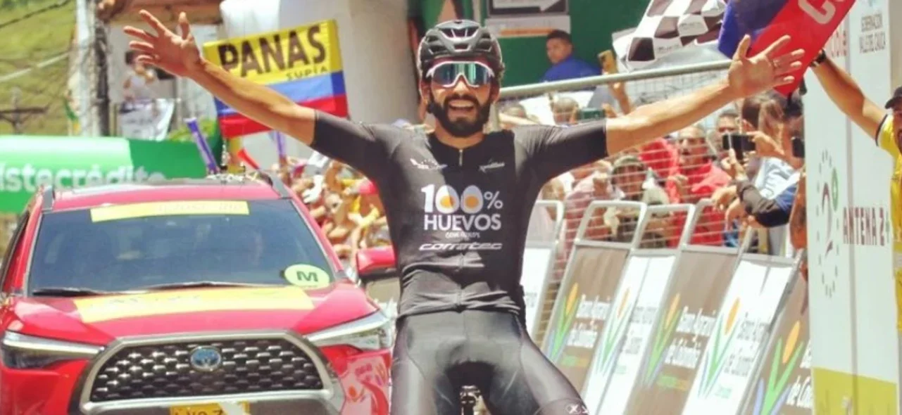 Hoyos también se coronó en la cuarta fracción del Clásico RCN 2023 - Instagram: @mundociclistico Juan Diego Hoyos - Ciclista de Cotarrec Huevos 100 % - Instagram: @mundociclistico