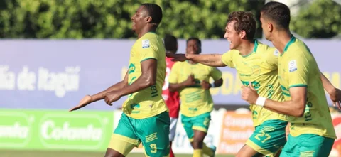 Juan Valencia celebra el gol a Barranquilla - VizzorImage / Daniel Gallo