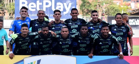 Nómina titular de Junior para medirse a Envigado - VizzorImage / Luis Benavides