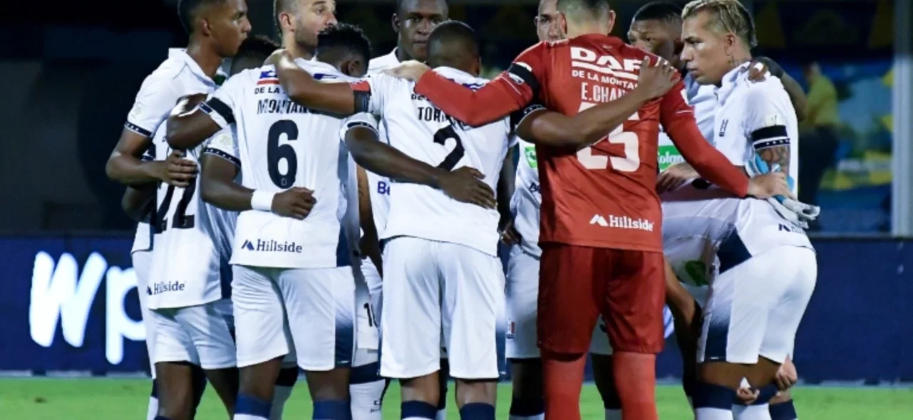 Jugadores de Once Caldas se reúnen previo al partido ante Alianza Petrolera - VizzorImage / Jose D. Martinez