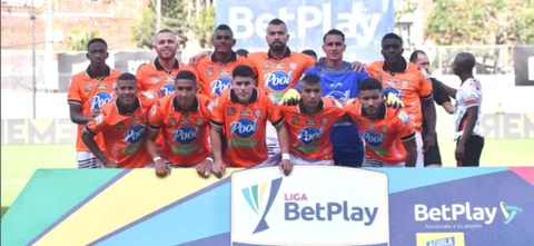 Así fue el remate ante el arco de América. / Foto: Vizzorimage.