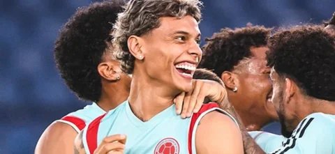 Richard Rios - Volante de selección Colombia - Twitter: @FCFSeleccionCol