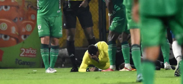 Junior con multas por disturbios de hinchas en Bogotá. / Foto: Vizzorimage.