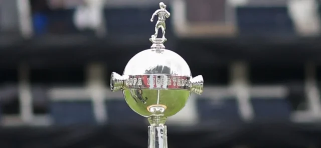 Trofeo de la Copa Libertadores Femenina - Twitter: @LibertadoresFEM