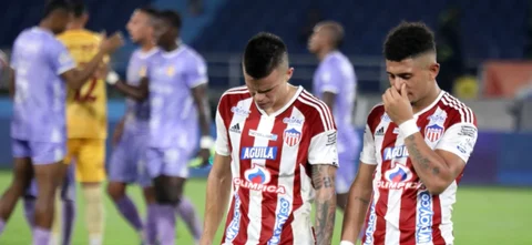 Walmer Pacheco y Edwin Herrera lamentan la derrota de Junior ante Tolima - VizzorImage / Jairo Cassian