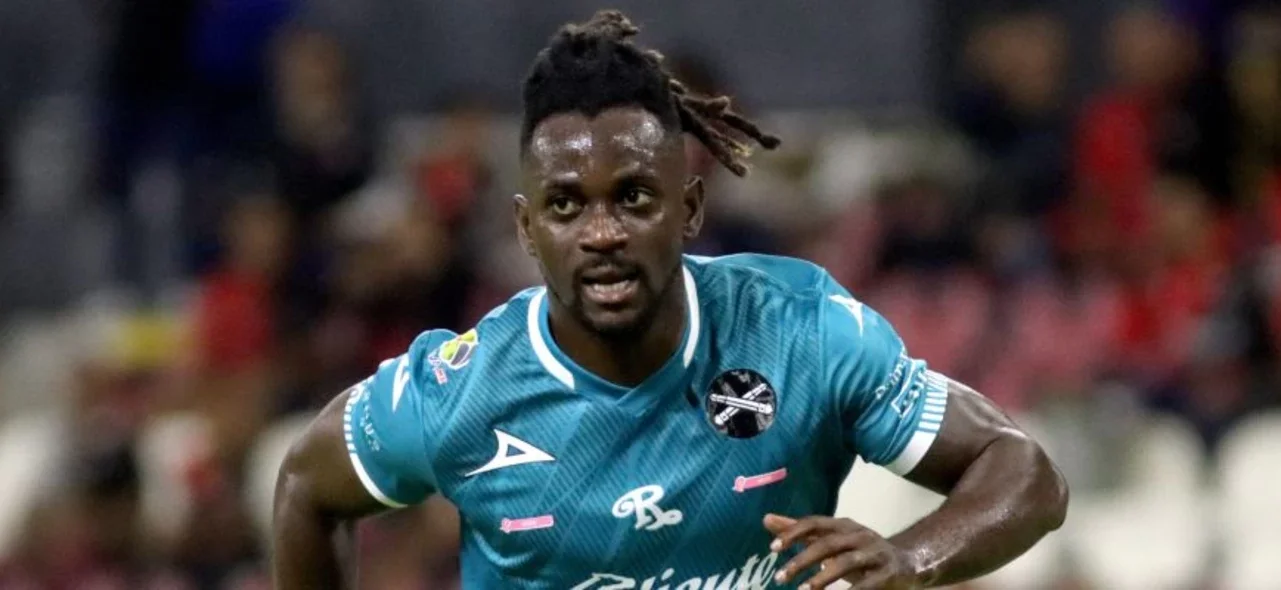 Escalofriante lesión la que sufrió Aké Loba / AFP