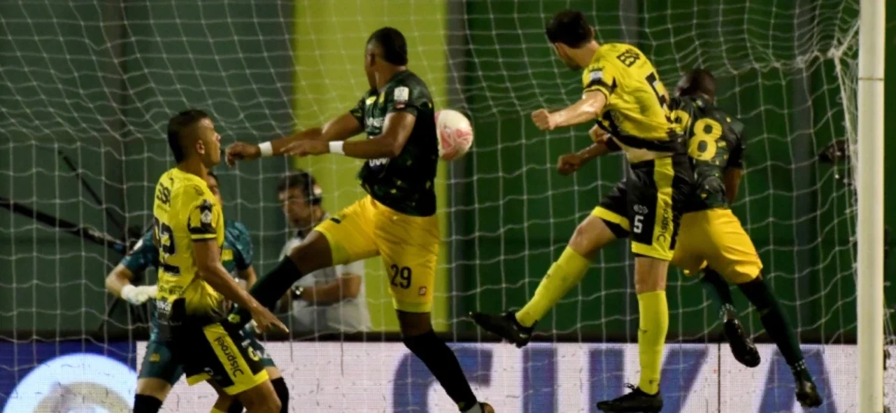 Alianza Petrolera vs. Bucaramanga - Foto - VizzorImage - José D. Martinez