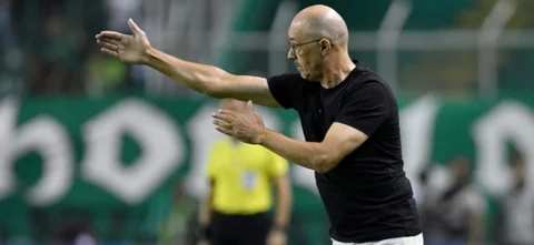 Alfredo Arias, técnico de Independiente Medellín - VizzorImage / Gabriel Aponte