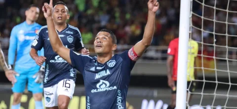 El delantero oriundo de Puerto Colombia llegó a su octavo gol en liga - VizzorImage / Pablo Bohorquez