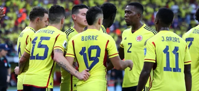 Jugadores de Colombia sin margen de error por amarillas. / Foto: Vizzorimage.