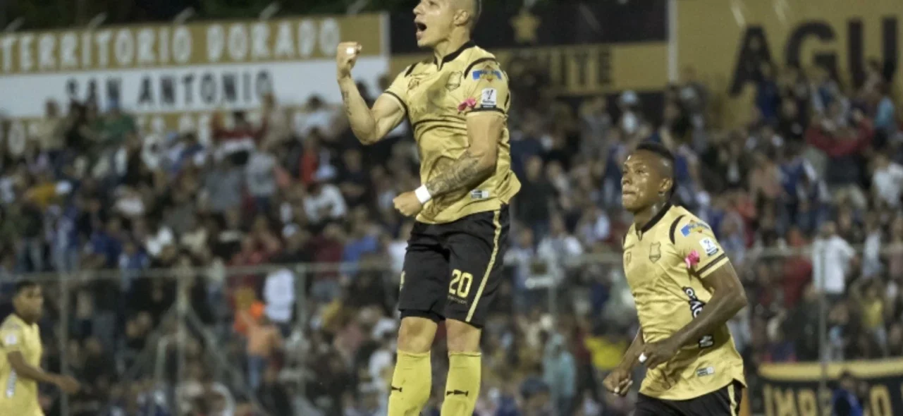 Jhon Salazar llevó a su equipo a la victoria - VizzorImage / Juan José Horta