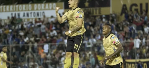 Jhon Salazar llevó a su equipo a la victoria - VizzorImage / Juan José Horta