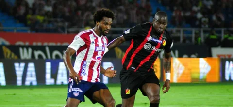 Pereira recibe a Junior. Foto: VizzorImage / Jesús Rico