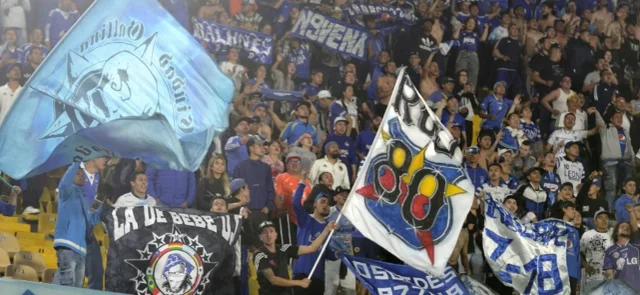 Hinchas de Millonarios. Foto: VizzorImage / Luis Ramirez