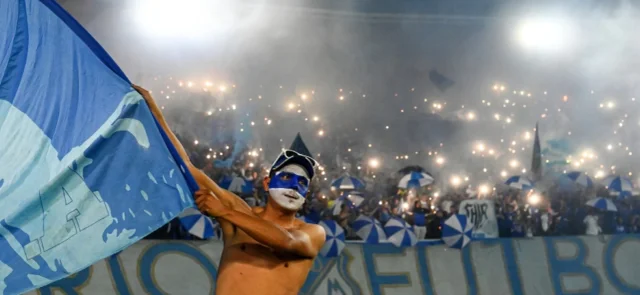 Hinchas de Millonarios. Foto: VizzorImage / Samuel Norato