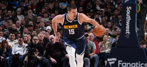 Los Nuggets de Denver siguen invictos - AFP