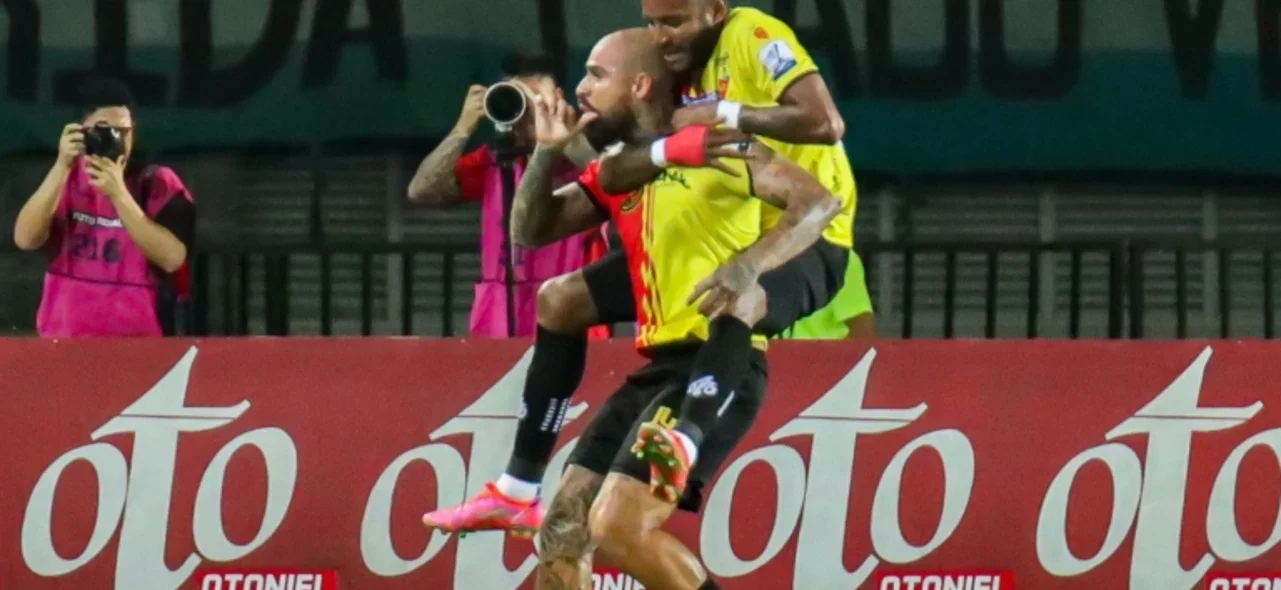 El central abrió el marcador al minuto 12' - VizzorImage / Pablo Bohorquez