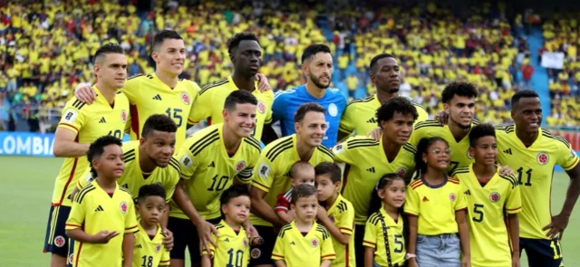 Selección Colombia hace modificación contra Ecuador. / Foto: Vizzorimage.