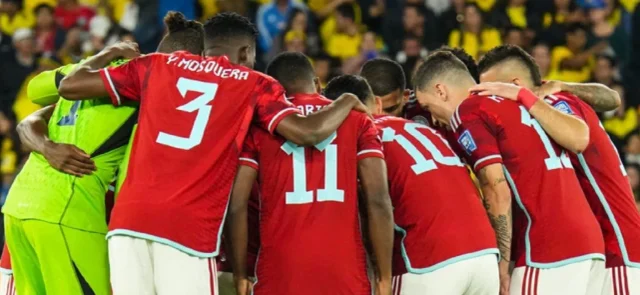 Plantel titular de Colombia ante Ecuador por Eliminatorias - X: @FCFSeleccionCol