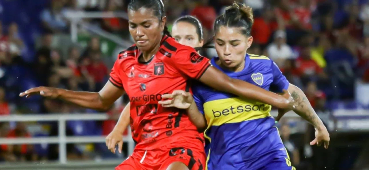 Daniela Arias combate con Brisa Priori - VizzorImage / Luisa Lesmes