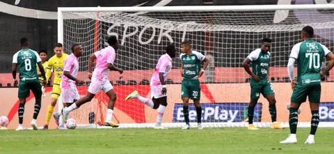 Envigado goleó a Cali | Foto: VizzorImage / Luis Benavides