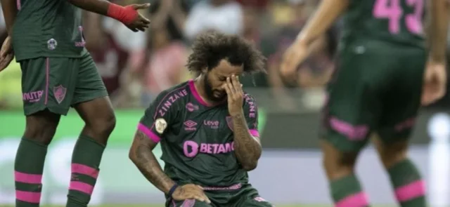 Jugadores de Fluminense se pelearon en pleno partido / AFP