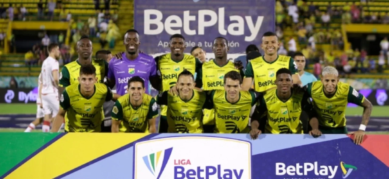 Mira la revisión del VAR del penal de Huila. / Foto: Vizzorimage.