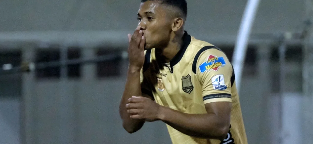 Jesús David Rivas - Volante de Águilas Doradas - VizzorImage / Juan Jose Horta