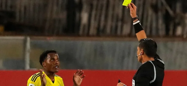 Jhon Arias fue amonestado por Jesús Valenzuela en el Chile 0-0 Colombia - AFP