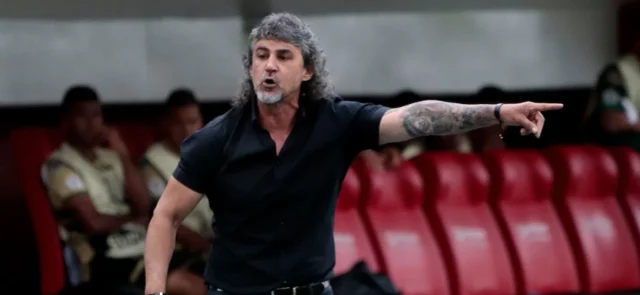 Leonel Álvarez en planes para Bucaramanga en 2024. / Foto: Vizzorimage.