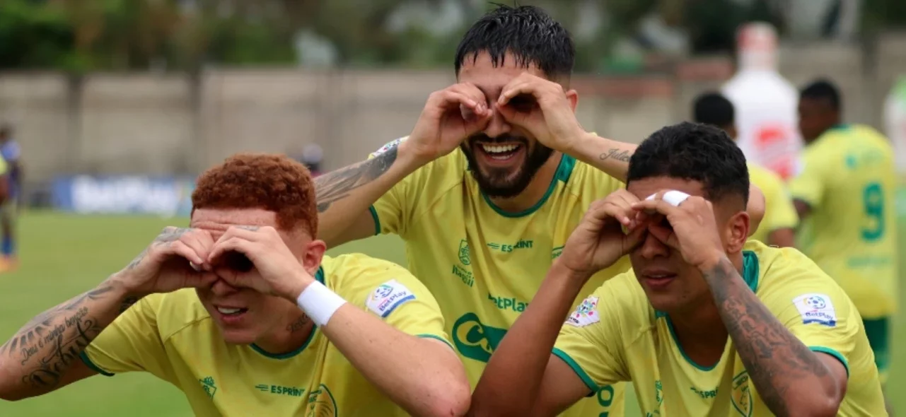 Futbolistas de Leones celebran la remontada a Boca Juniors - VizzorImage / Daniel Gallo