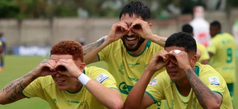 Futbolistas de Leones celebran la remontada a Boca Juniors - VizzorImage / Daniel Gallo