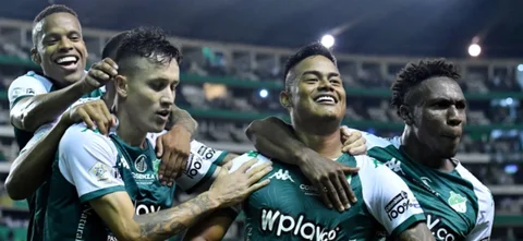 Luis Sandoval celebra junto a Gustavo Ramírez y Brayan Montaño - VizzorImage / Nelson Rios