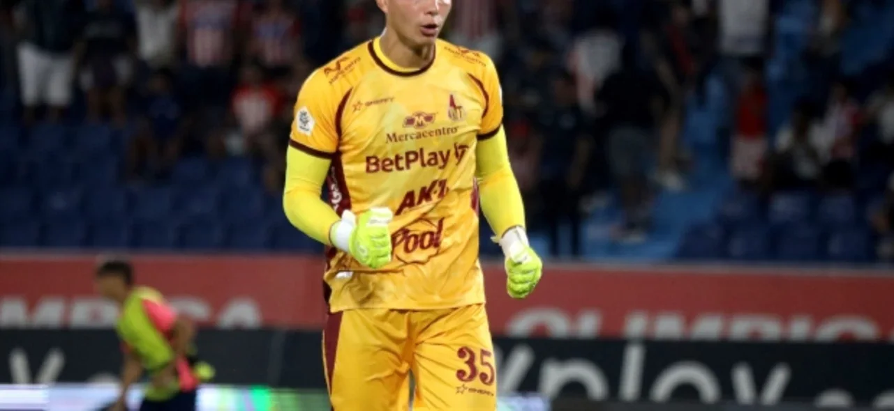 Arquero de Tolima atajó penal de Alianza. / Foto: Vizzorimage.