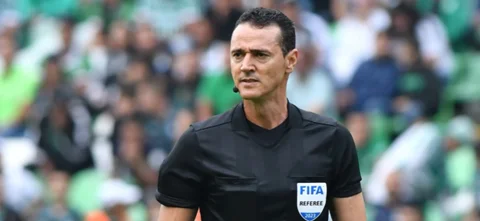 Wilmar Roldán - Juez central colombiano del colegio de árbitros de Antioquia - VizzorImage / Nelson Rios