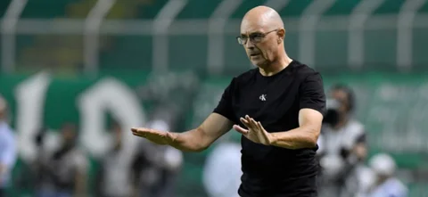 Alfredo Arias, técnico de Medellín - VizzorImage / Gabriel Aponte