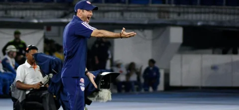 Arturo Reyes técnico de Junior - VizzorImage