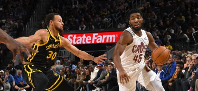 Cleveland propino la primera derrota como local a los Warriors - AFP