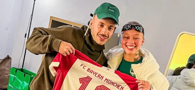 Feid y Ana Guzmán - Foto - FCBayern
