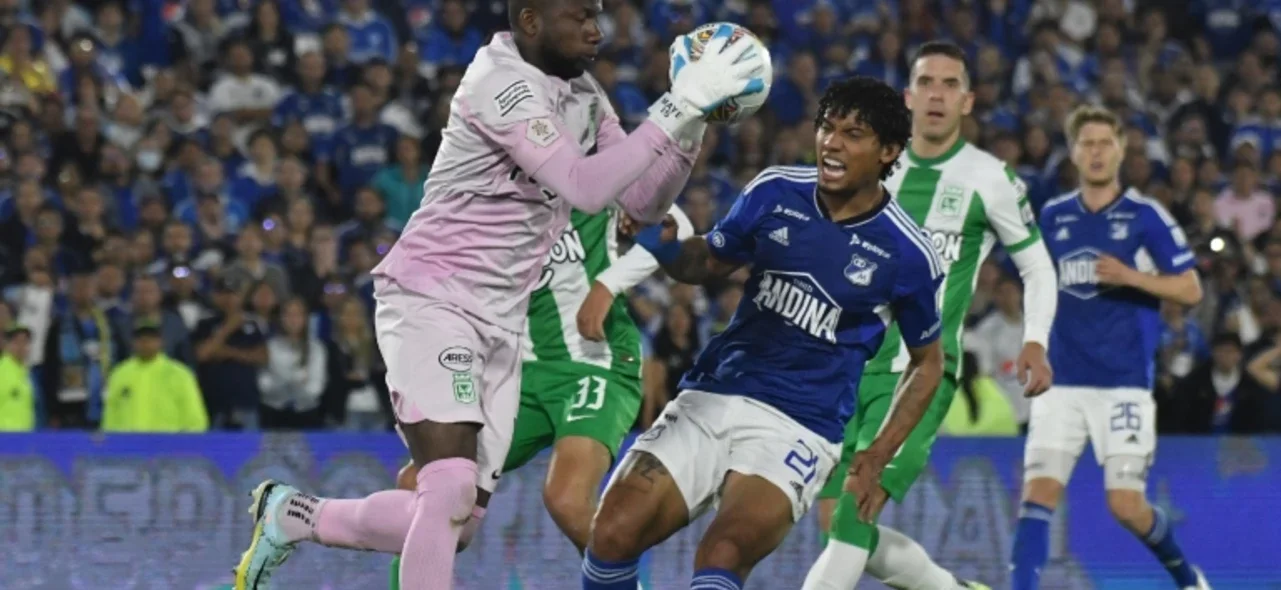 El guardameta verdolaga fue figura del partido - VizzorImage / Luis Ramirez