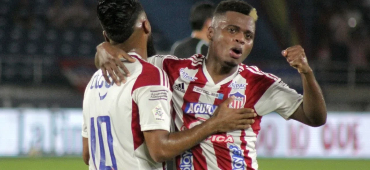 Deiber Caicedo fue la figura del partido - VizzorImage / Jesús Rico