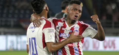 Deiber Caicedo fue la figura del partido - VizzorImage / Jesús Rico