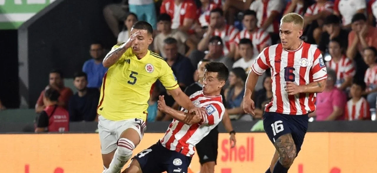Kevin Castaño, entre aplausos y elogios tras juego de Colombia vs. Paraguay. / Foto: AFP.