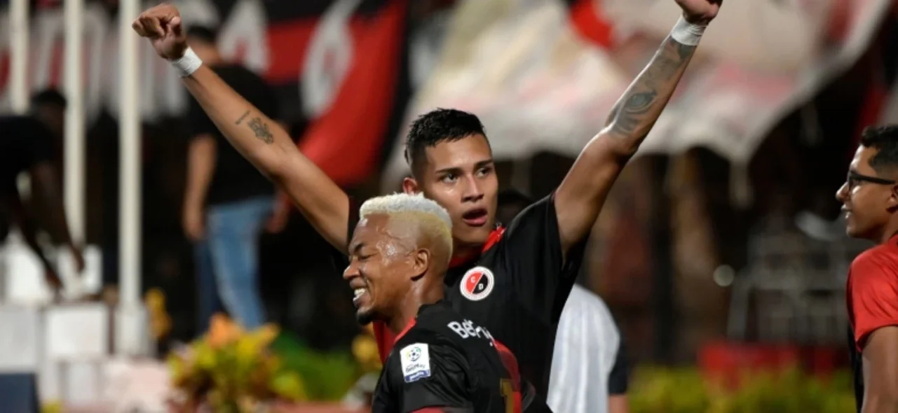 Jesús Peralta celebrando su nuevo gol con el cuadro motilón - VizzorImage / Juan Pablo Bayona