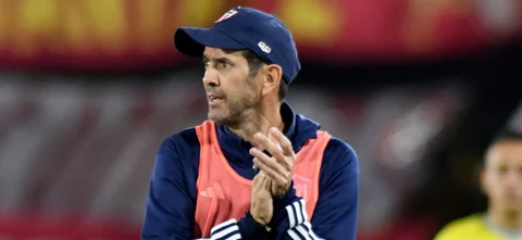 Arturo Reyes técnico de Junior - VizzorImage