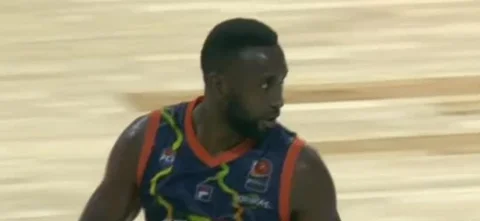 Titanes tomó ventaja ante Caribbean.