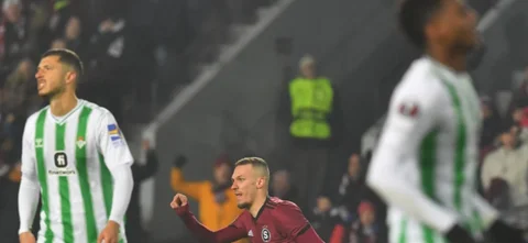 Betis cayó en su visita a Praga / AFP