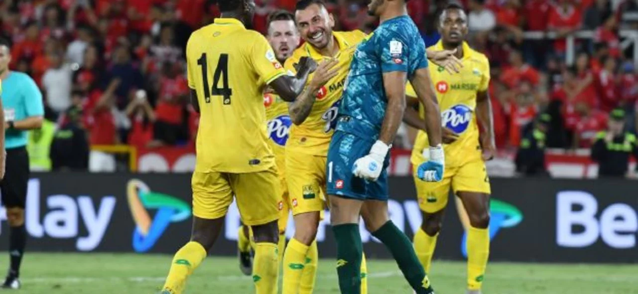 Bucaramanga derrotó a América | Foto: VizzorImage / Nelson Rios